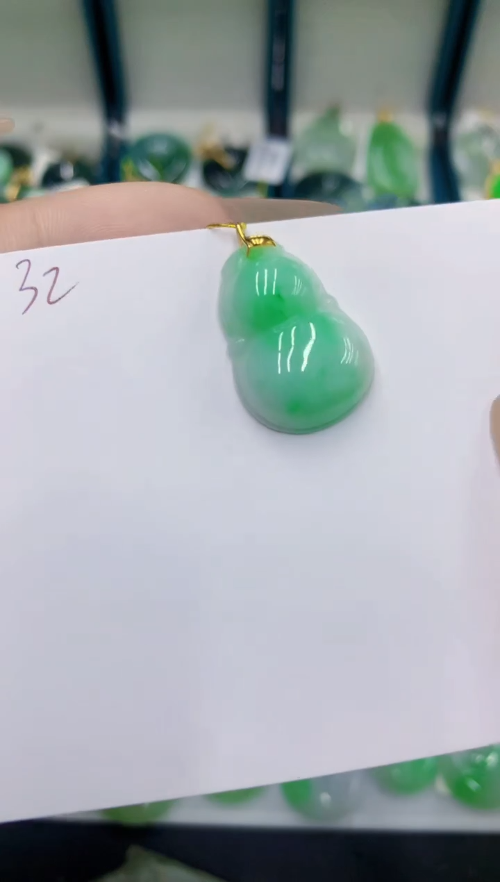翡翠18K金镶嵌颈饰11111111111111