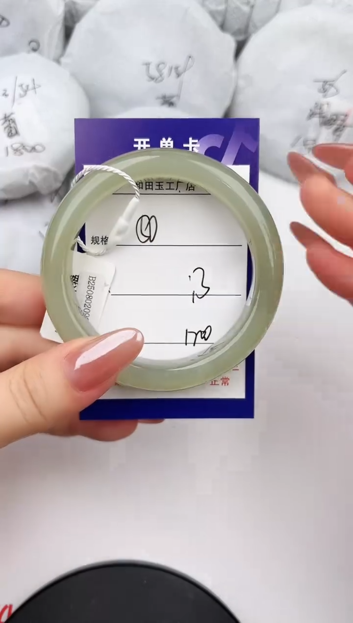 未镶嵌手镯和田玉50颜色微差无瑕疵