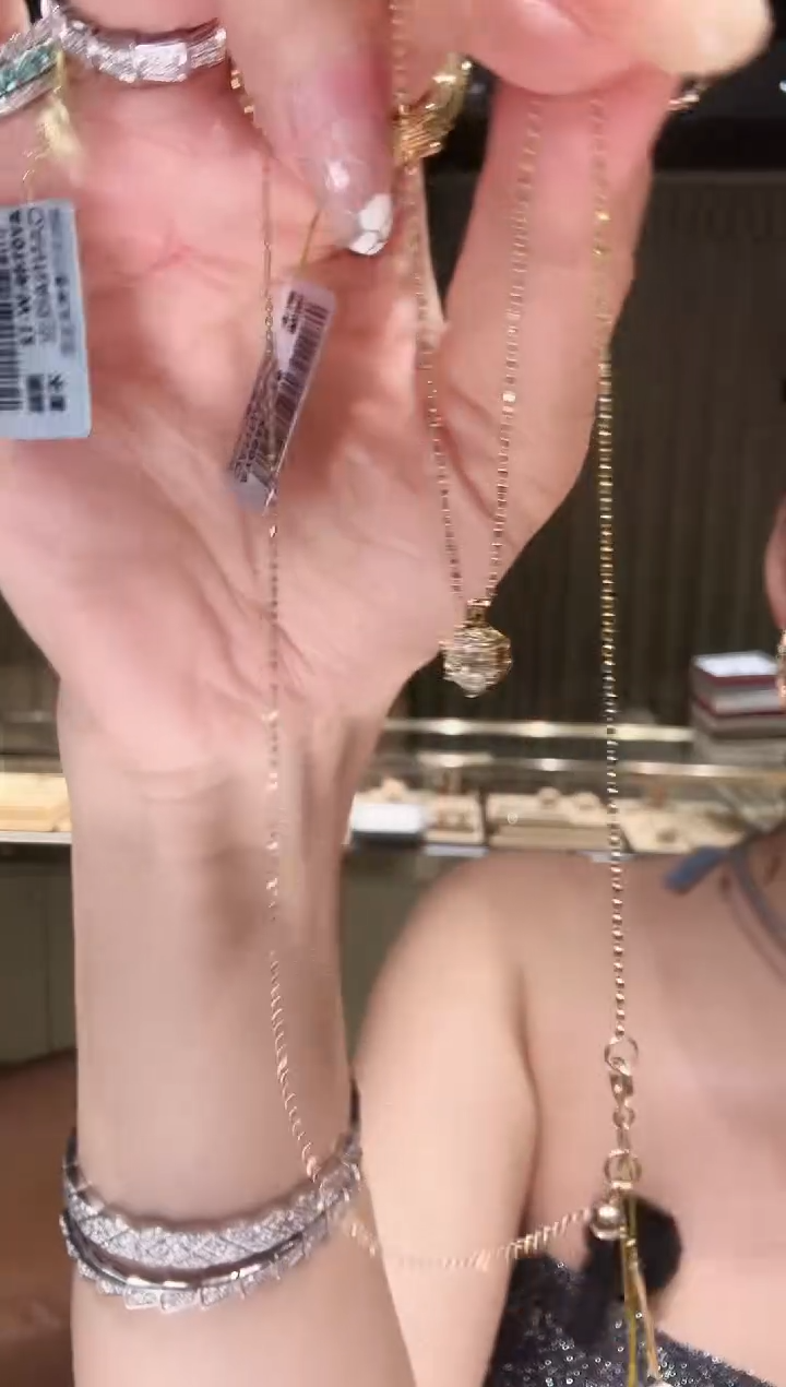 18K金镶嵌项链钻石AY0190-Y-45  50分六爪