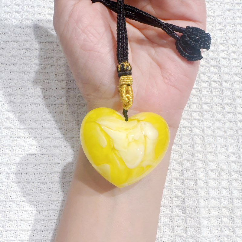 蜜蜡爱心单圈项链