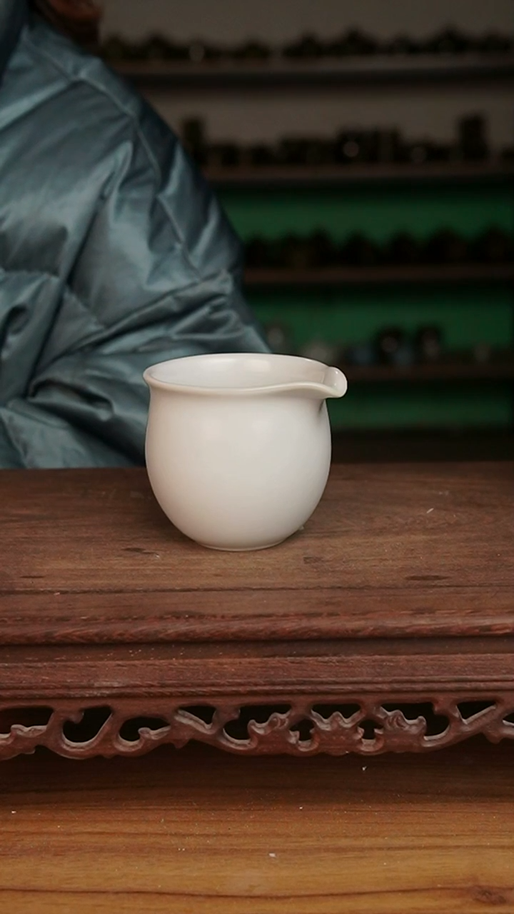 杯月白纳福公道杯一级