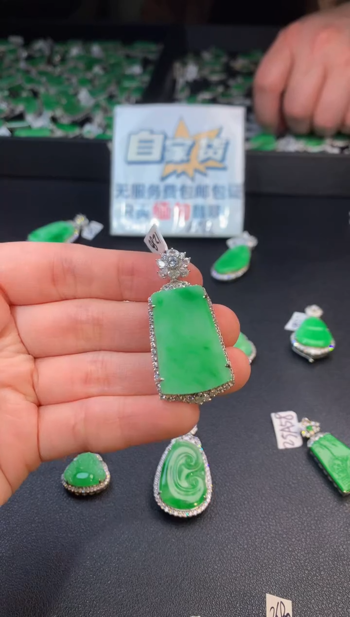 【闪购商品】翡翠颈饰银S925镶嵌翡翠