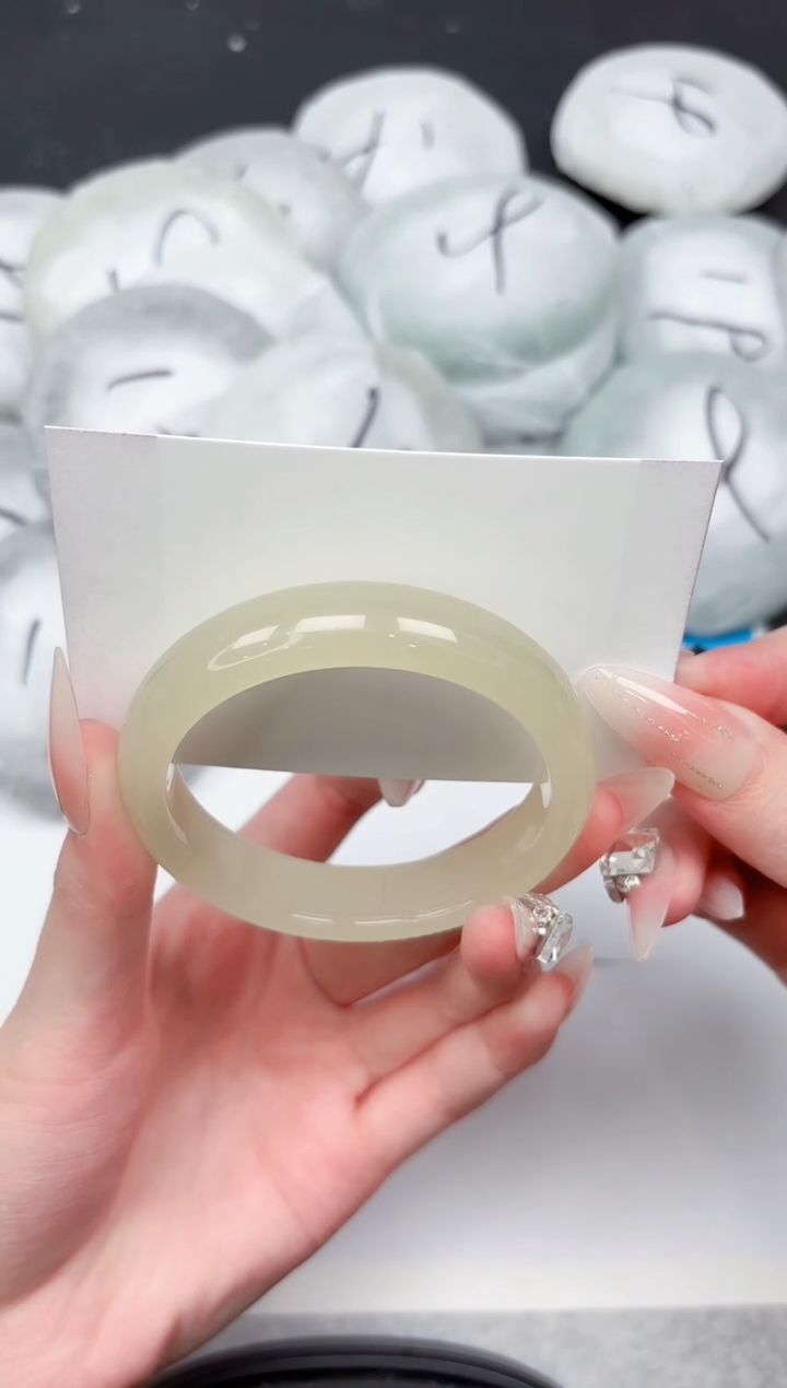 未镶嵌手镯石英质玉217-55.3