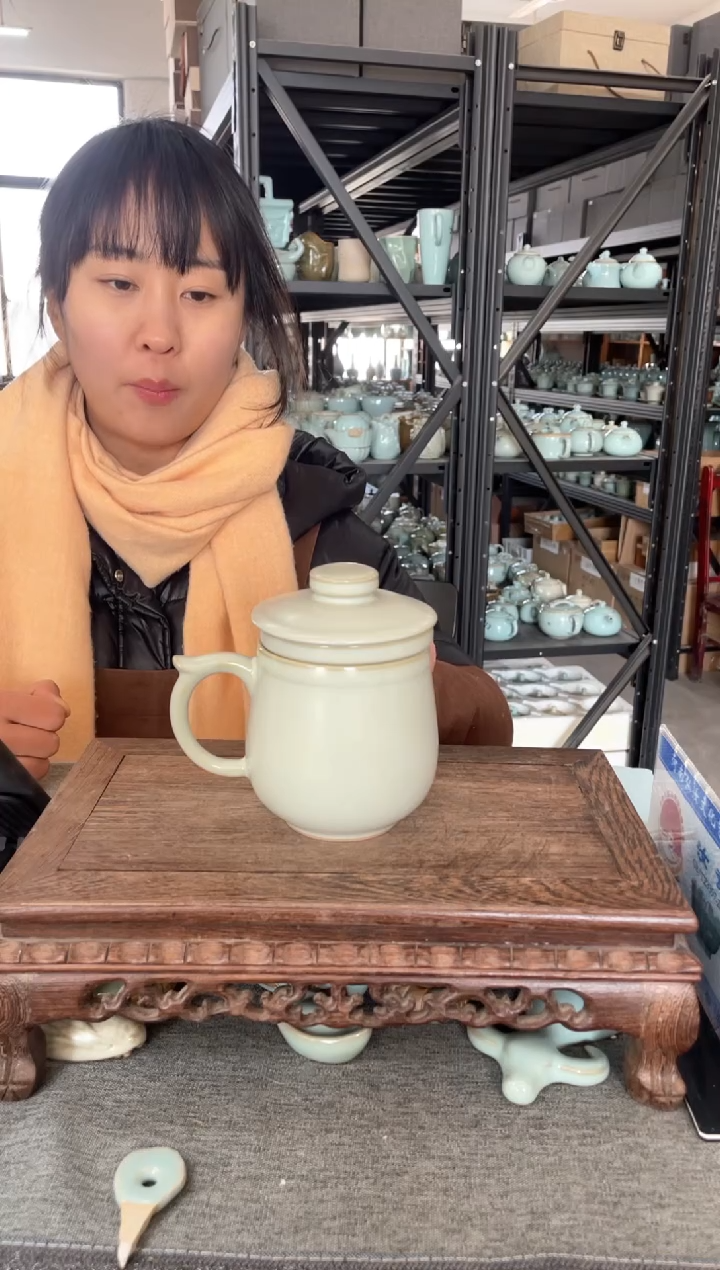 【闪购商品】其他微瑕月白容福公道杯。。