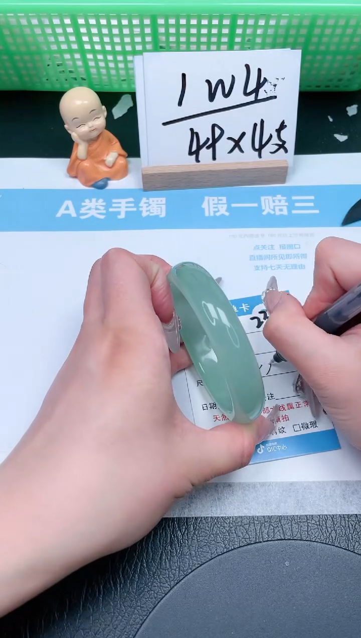 【闪购商品】石英质玉手镯未镶嵌237-59.2