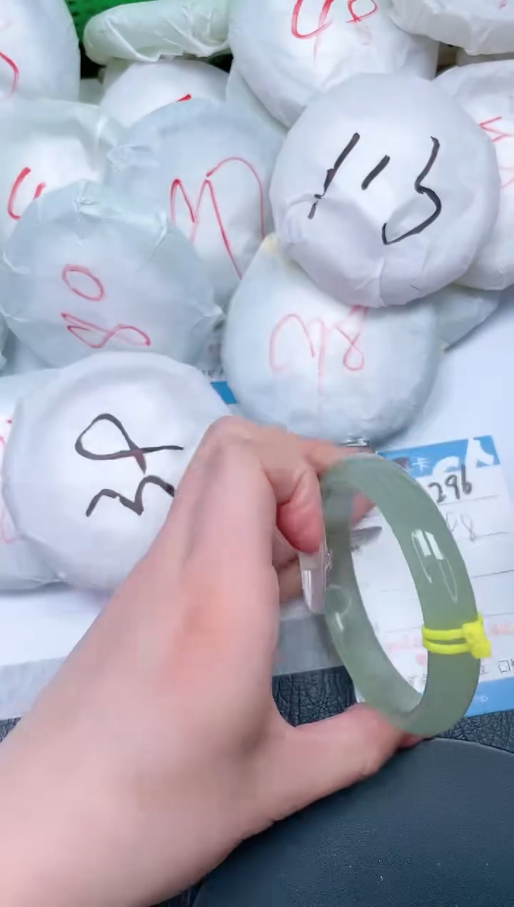 【闪购商品】石英质玉手镯未镶嵌296-60.5