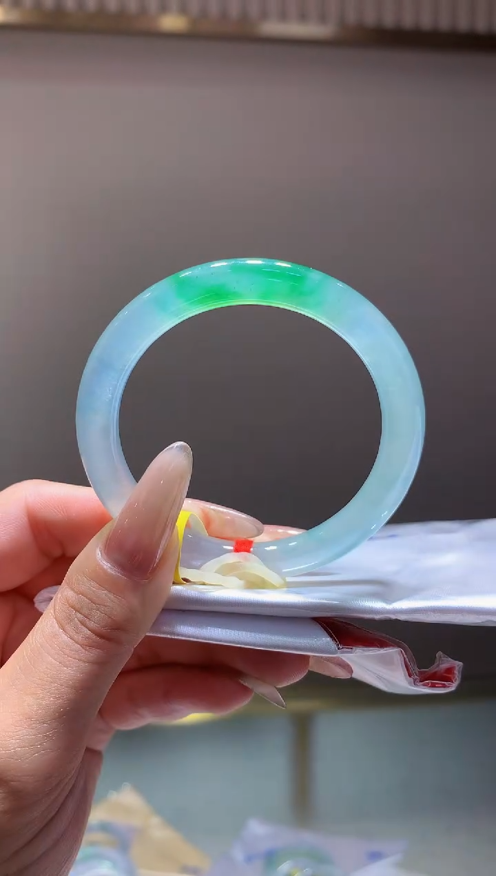 未镶嵌手镯翡翠-F61-圆条53.1-全款13万-定金2万