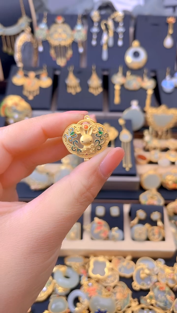 【闪购商品】和田玉吊坠银S925镀金镶嵌兔子香囊如意锁吊坠