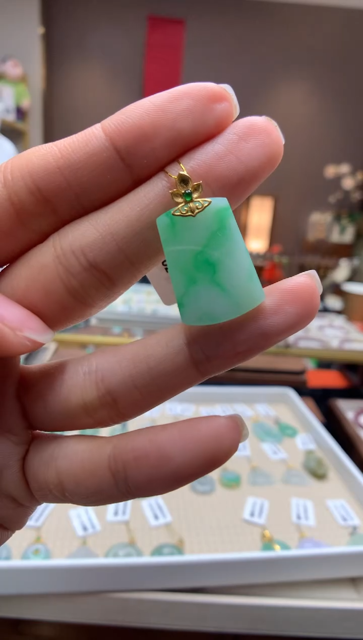 【闪购商品】翡翠颈饰未镶嵌无事牌