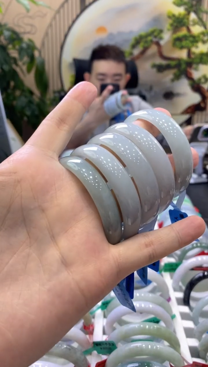 翡翠手镯未镶嵌000008002/多样性发货仅发其一