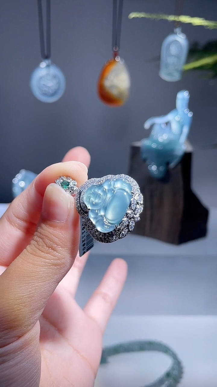 颈饰未镶嵌翡翠佛公