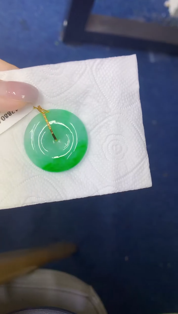颈饰18K金镶嵌翡翠缅甸天然翡翠A货