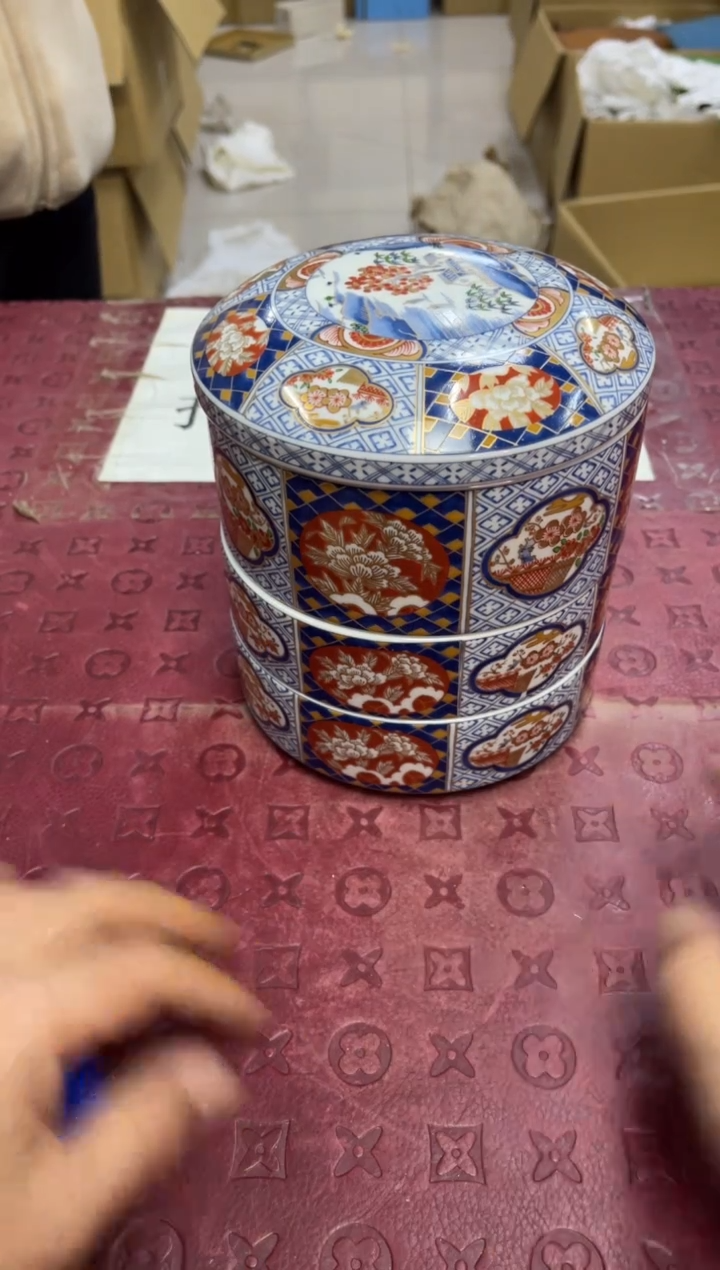 不详茶饼盒默认微瑕，no退no换，介意勿拍