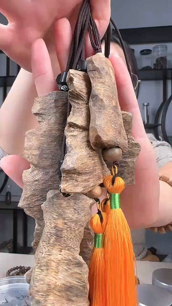 【闪购商品】沉香木吊坠乌身圆叶老料车挂