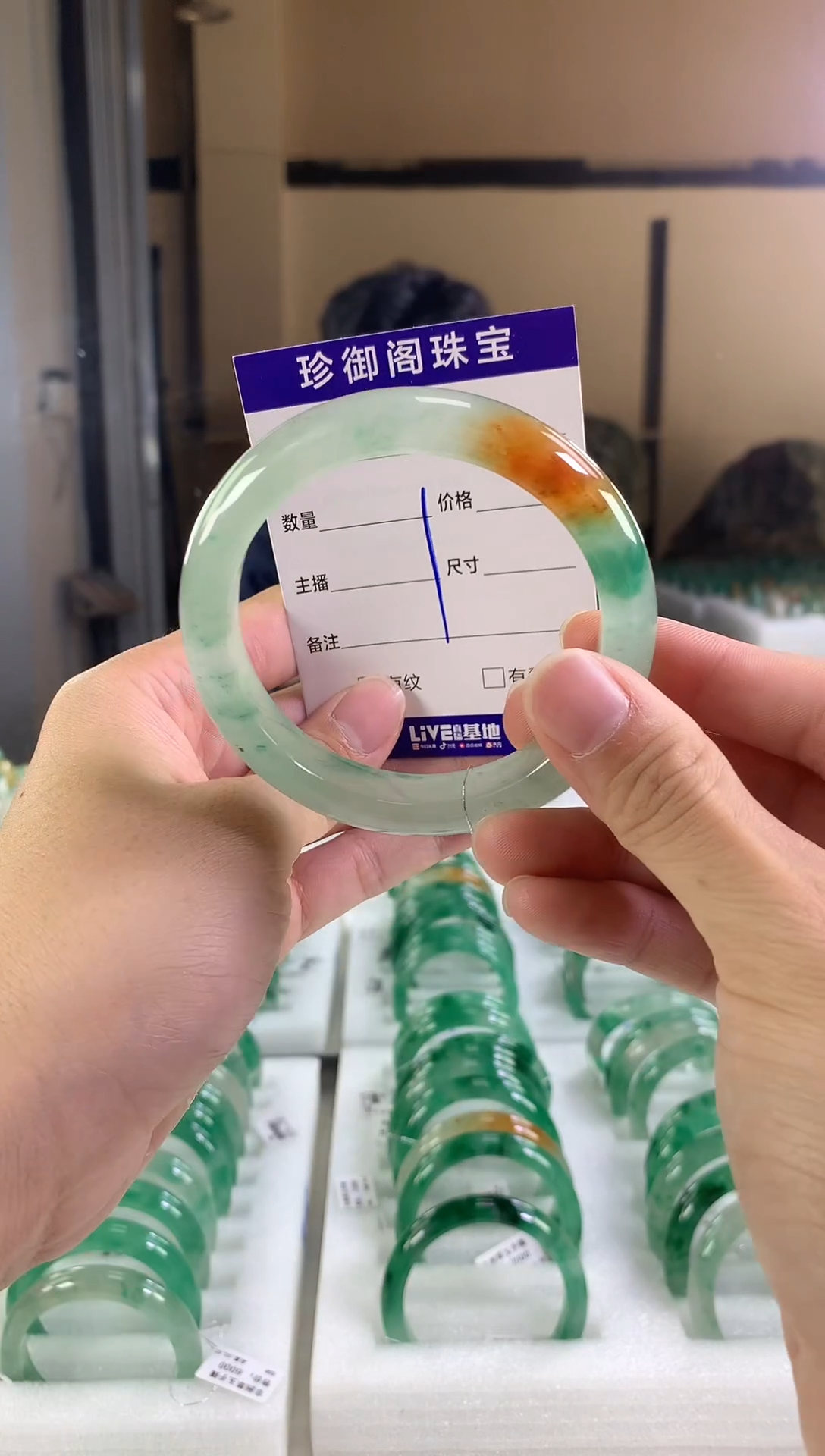 未镶嵌手镯石英质玉（非洲翠）飘*雪1