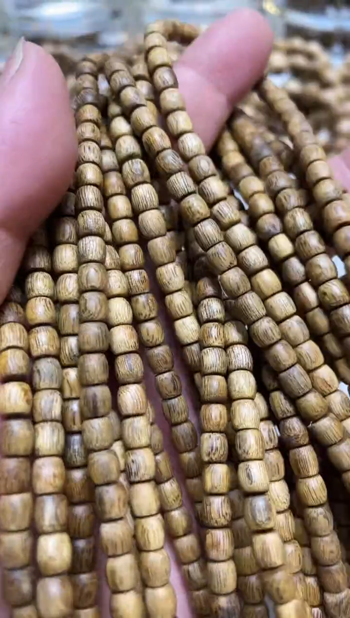 【闪购商品】沉香手串莺歌绿老型长串0.5*0.6多样性发其一