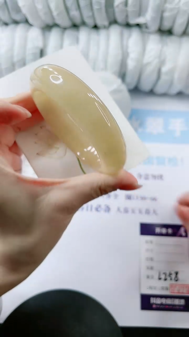 【闪购商品】石英质玉手镯未镶嵌多样性发货L258
