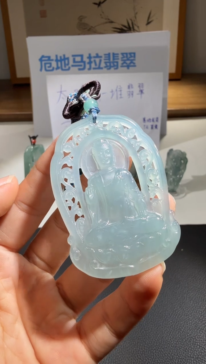 颈饰未镶嵌翡翠观音