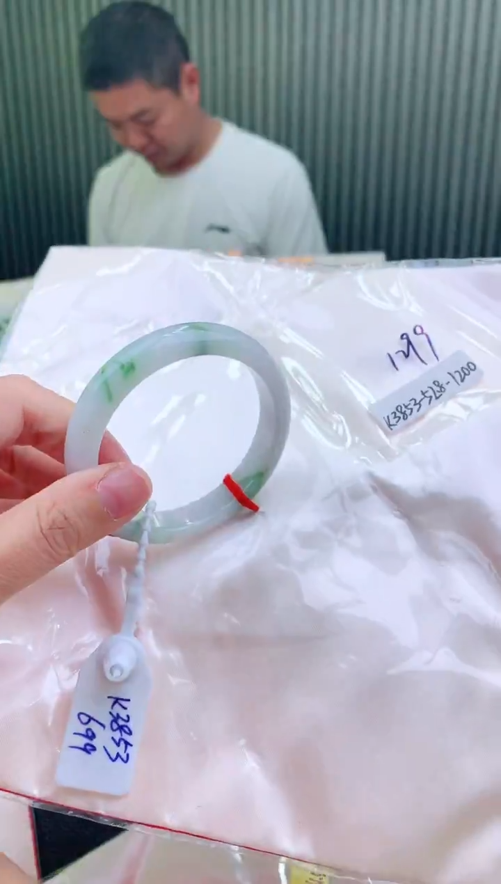 未镶嵌手镯翡翠52+