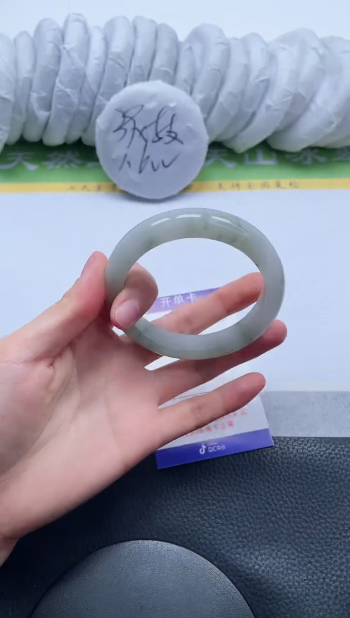 【闪购商品】石英质玉手镯未镶嵌A215-58.1