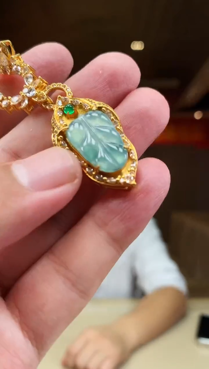 【闪购商品】翡翠颈饰未镶嵌             *57