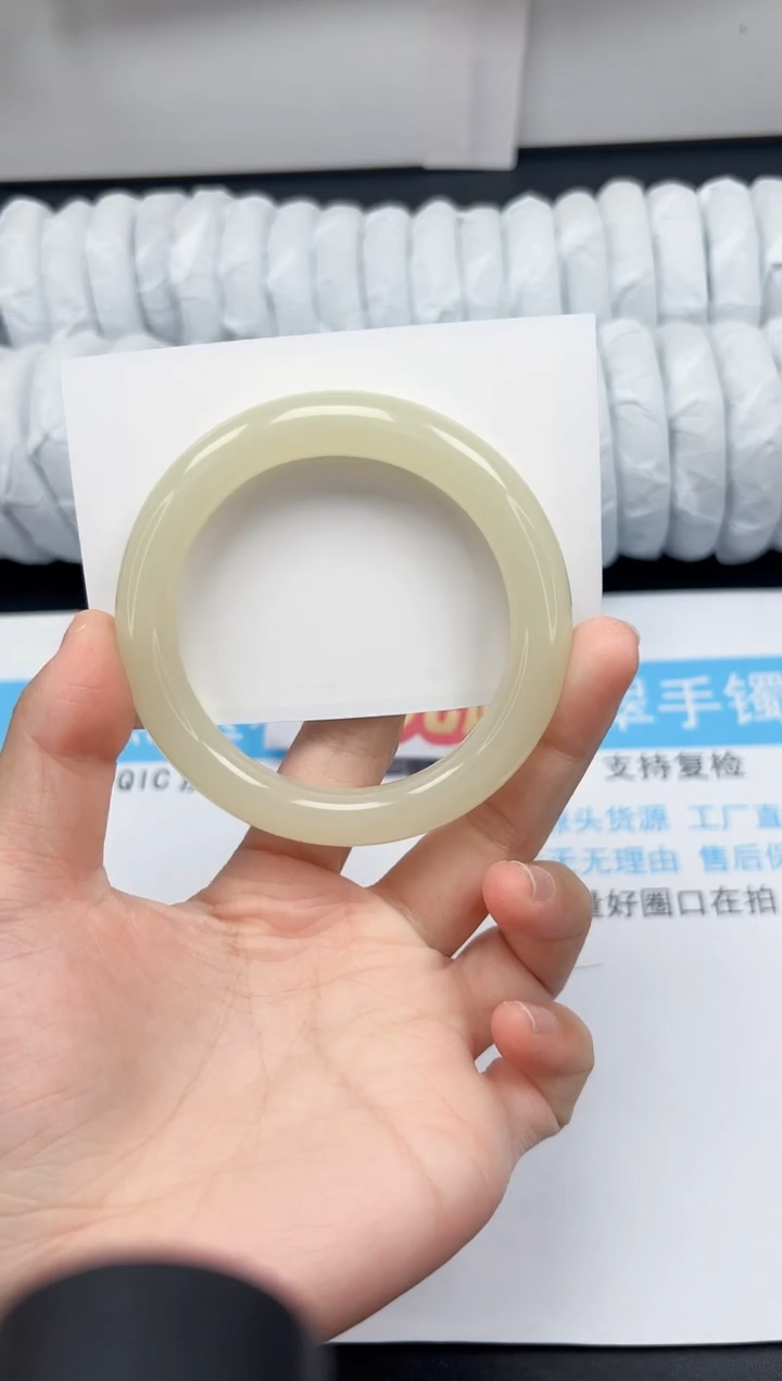 【闪购商品】石英质玉手镯未镶嵌27-58.2