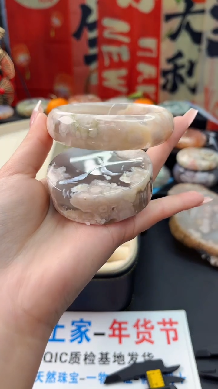 【闪购商品】石英质玉手镯未镶嵌赠送镯心（圈口）59