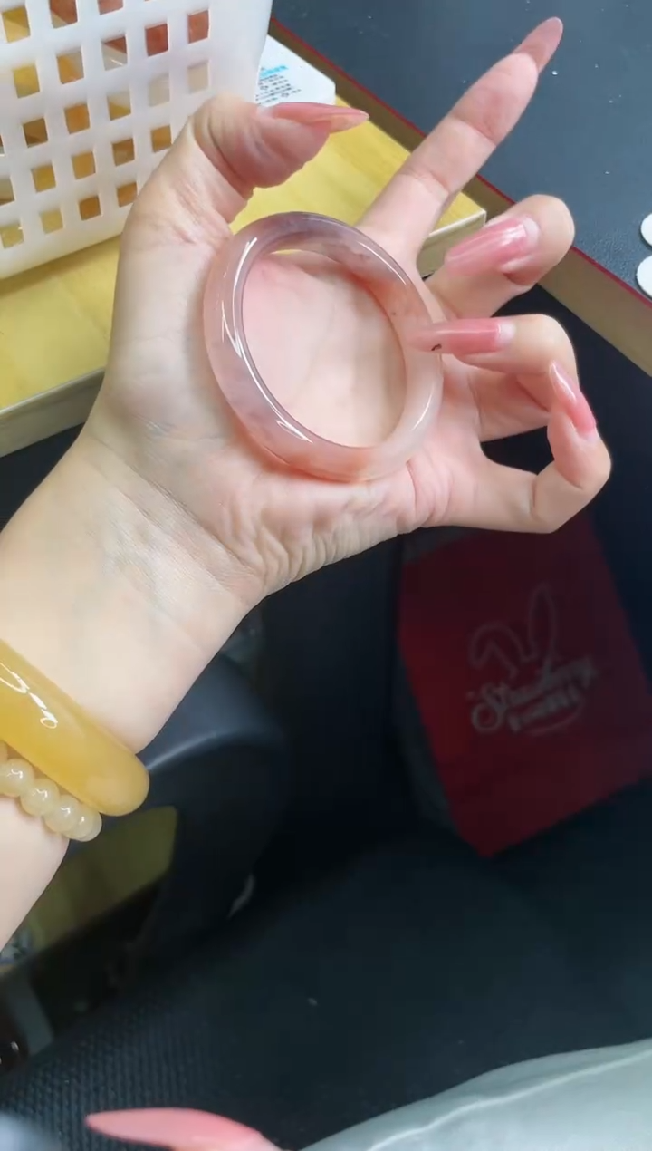 【闪购商品】石英质玉手镯未镶嵌72/52.8