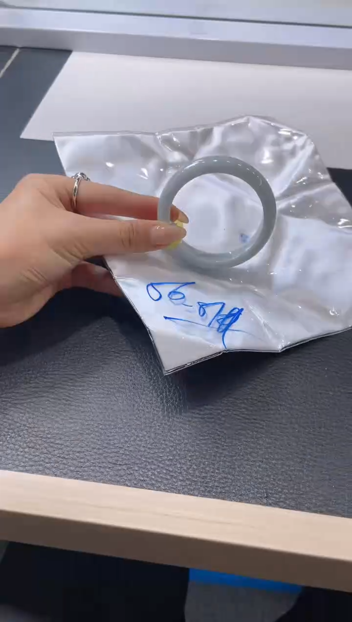 【闪购商品】翡翠手镯未镶嵌手镯