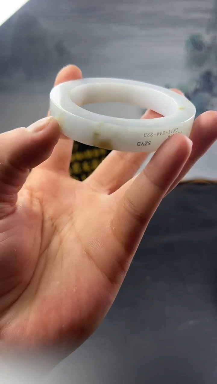 【闪购商品】定制翡翠手镯未镶嵌不退换