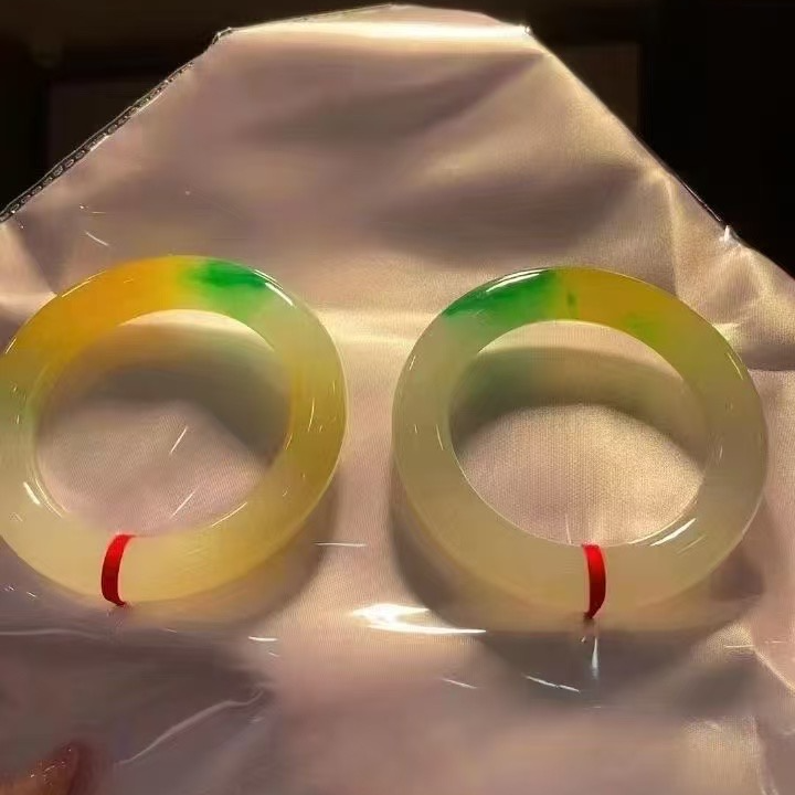 缅甸天然A货手镯黄带绿（勿拍链接）