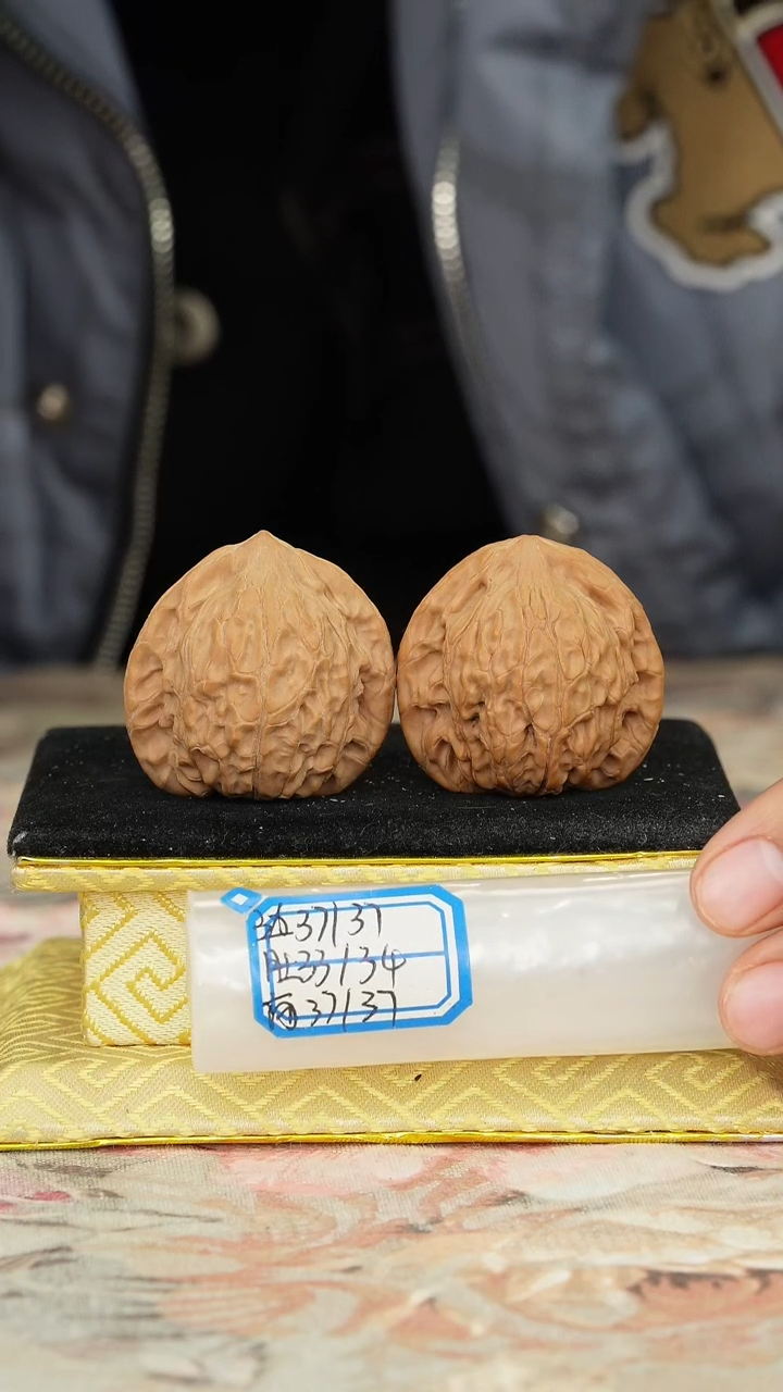 【闪购商品】文玩核桃把件非嫁接将军帽