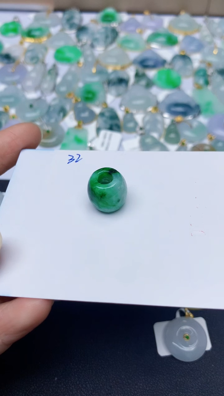 【闪购商品】翡翠颈饰未镶嵌天然翡翠A货   