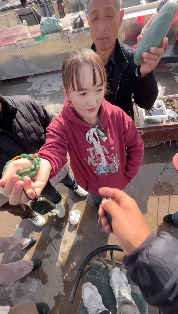 未镶嵌和田玉（糖玉）挂件和田玉