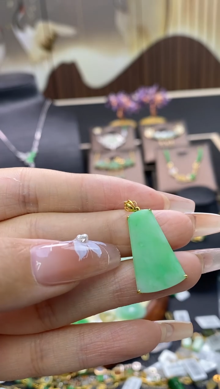 【闪购商品】翡翠颈饰18K金镶嵌净货15902