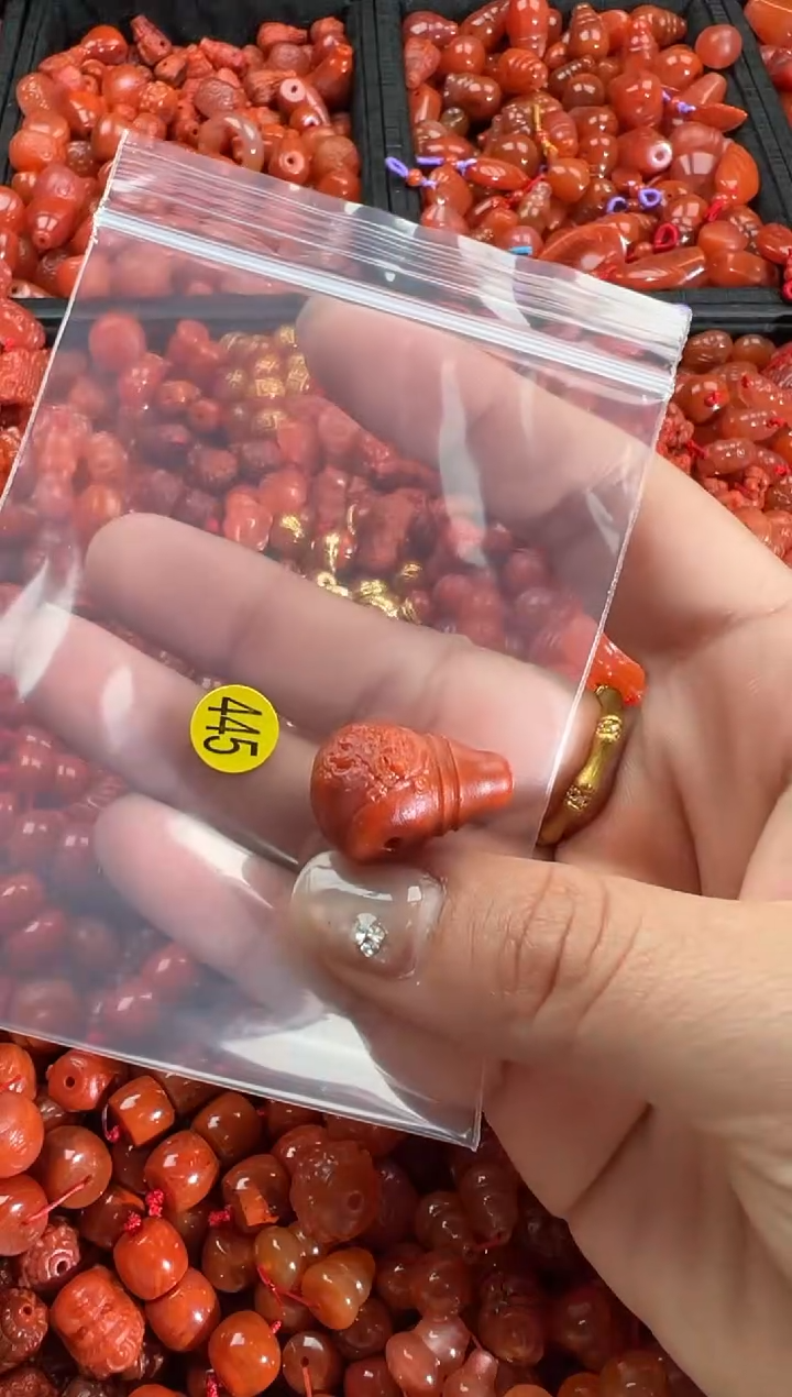 【闪购商品】南红玛瑙颈饰未镶嵌1