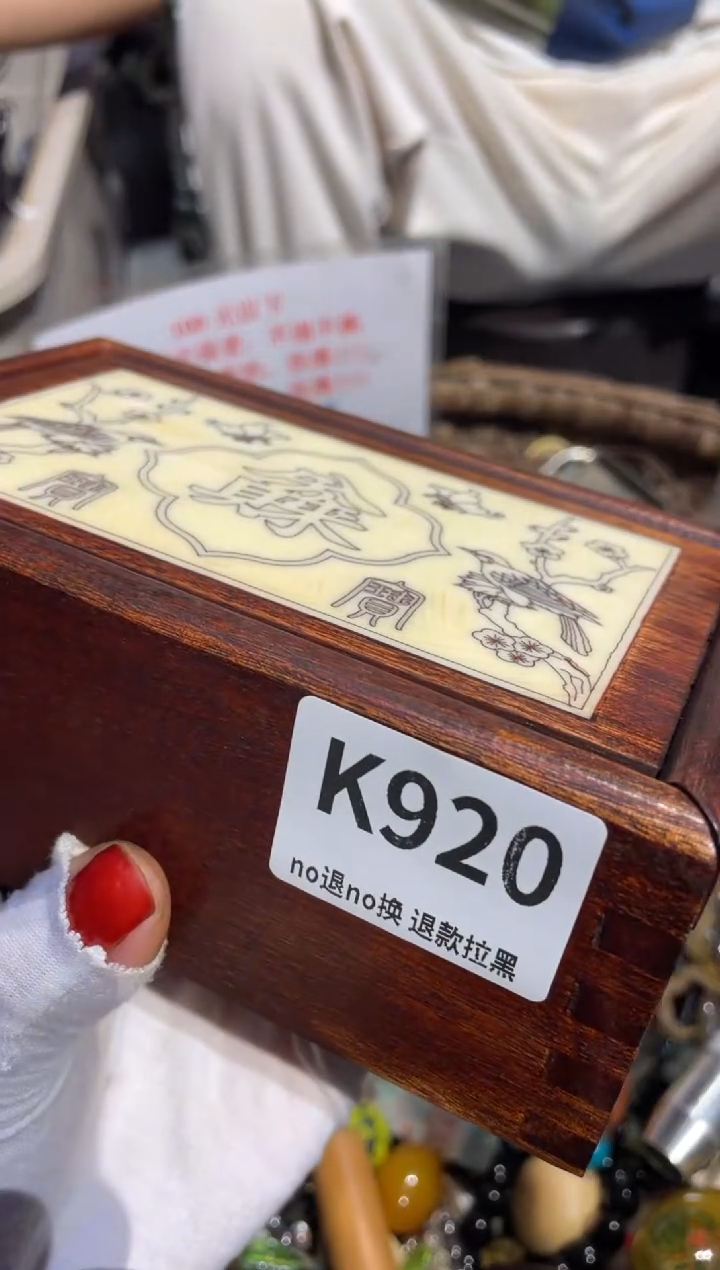 瓷片也****5表姐直播所见所得