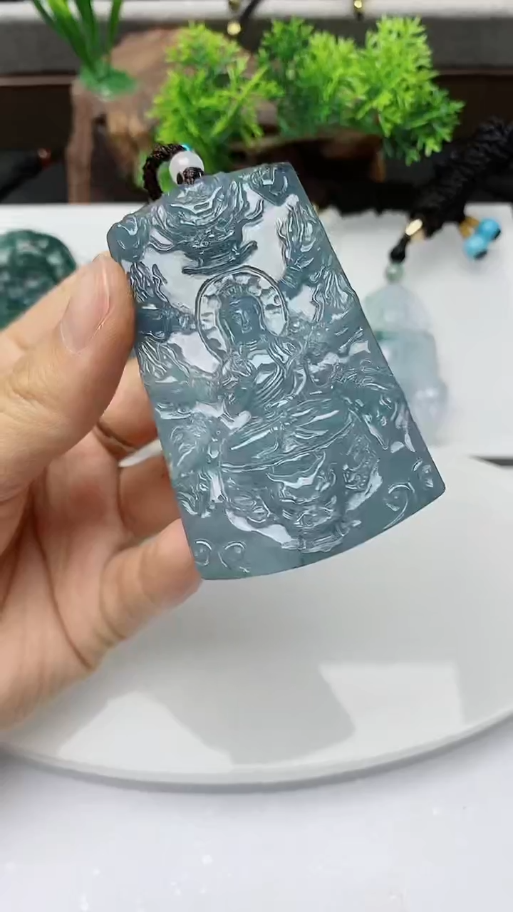 【闪购商品】翡翠颈饰未镶嵌         