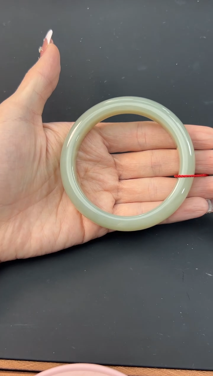 【闪购商品】和田玉手镯未镶嵌且末微色差近矿60手镯