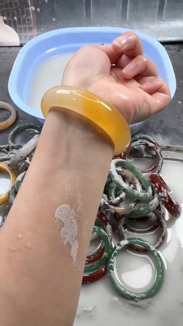 【闪购商品】石英质玉手镯未镶嵌64