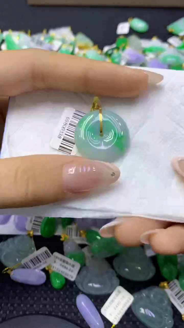 颈饰18K金镶嵌翡翠天然缅甸翡翠A货