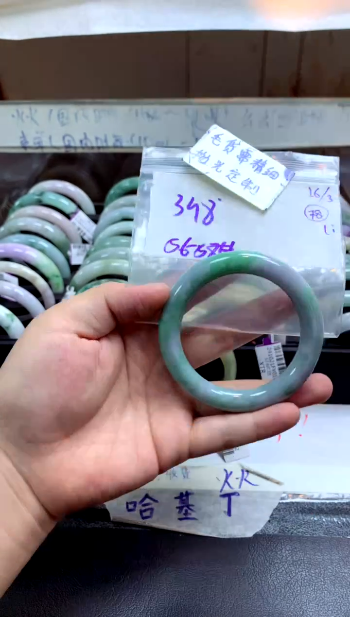 定制翡翠未镶嵌手镯毛货需精细抛光+多人