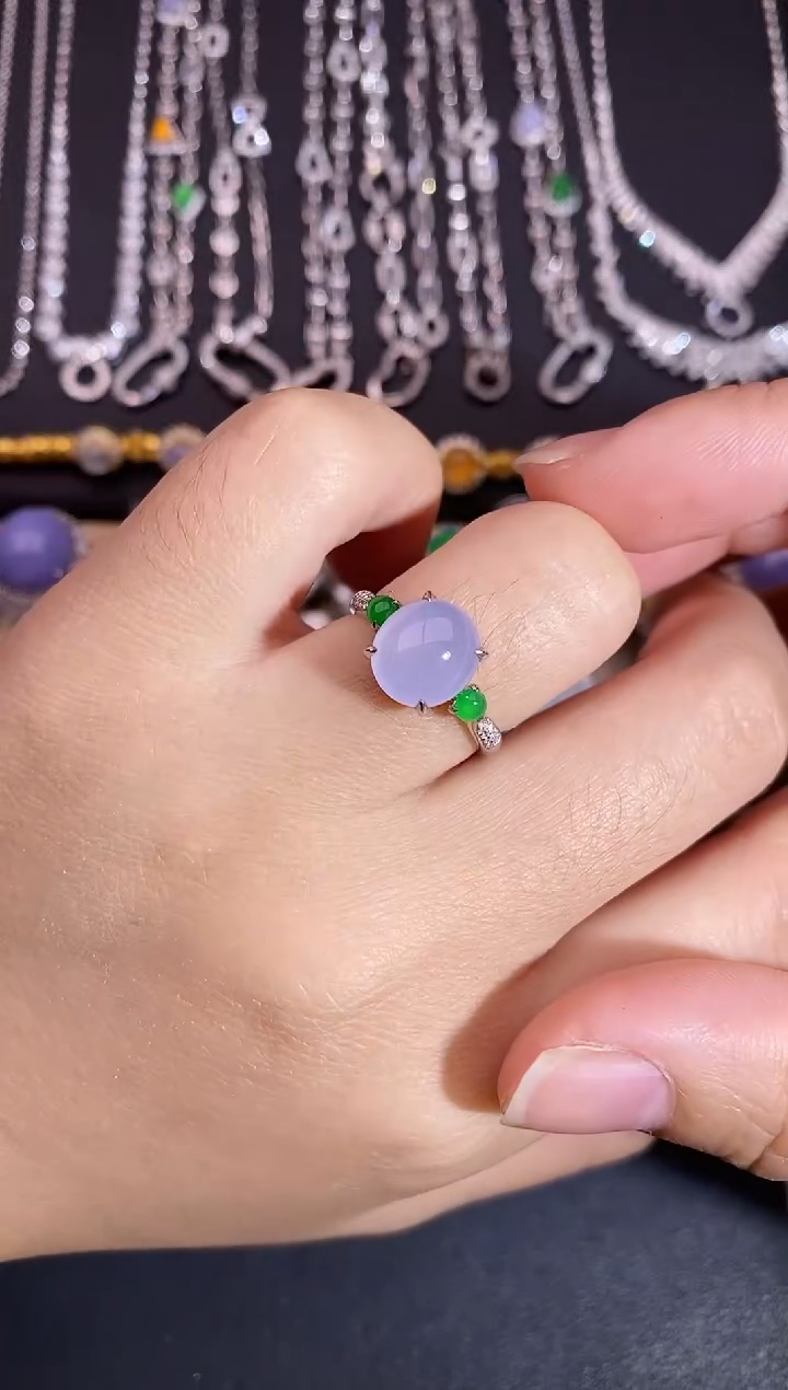 颈饰18K金镶嵌翡翠吊坠