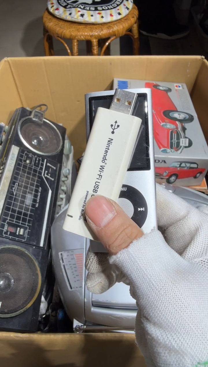 8新若**离 991   中古商品，瑕疵品，不保好坏。