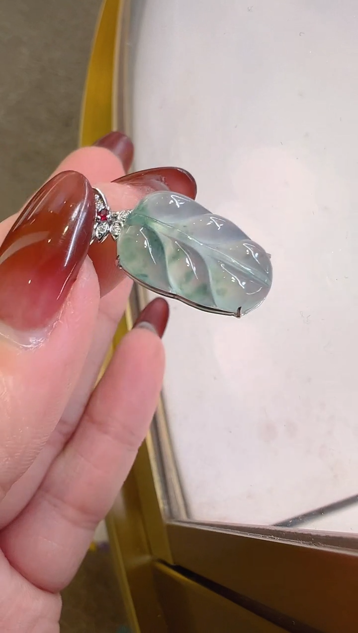 【闪购商品】翡翠吊坠(不含链)18K金镶嵌（不大）多样性团购发一件