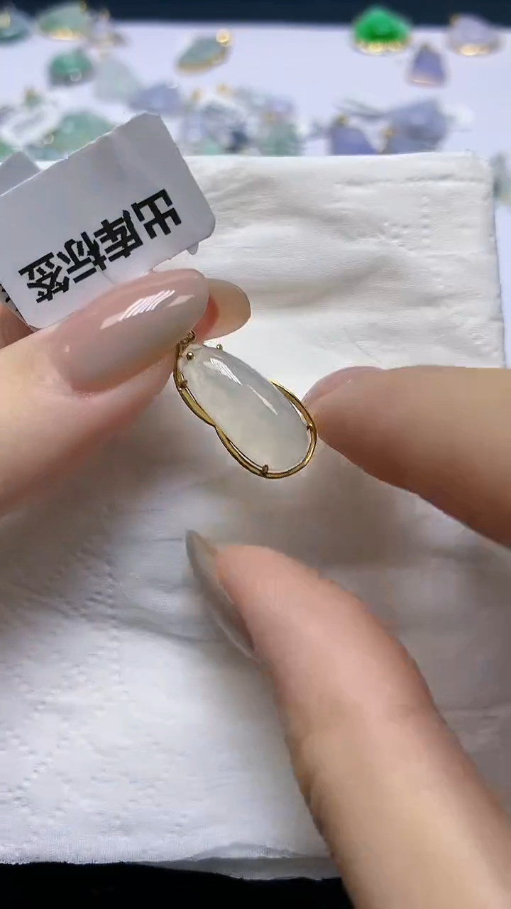 翡翠18K金镶嵌颈饰天然缅甸A货翡翠