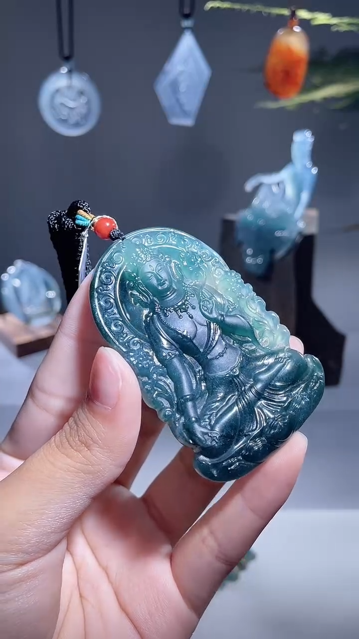 颈饰未镶嵌翡翠观音