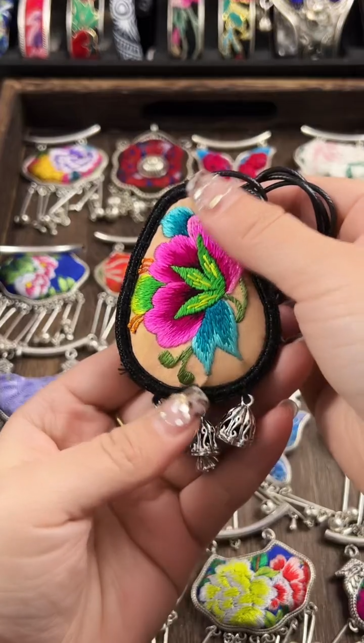 【闪购商品】织绣民族风老绣饰品467