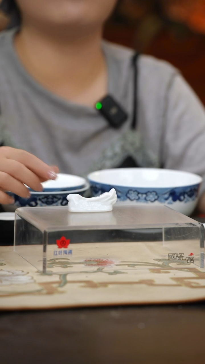 2个微瑕古典园林龙型筷架（船）