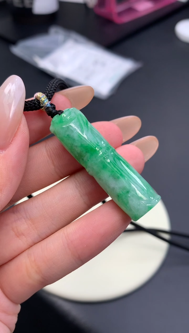 未镶嵌挂件翡翠?****?48小时鉴赏期 退货不扣服务费